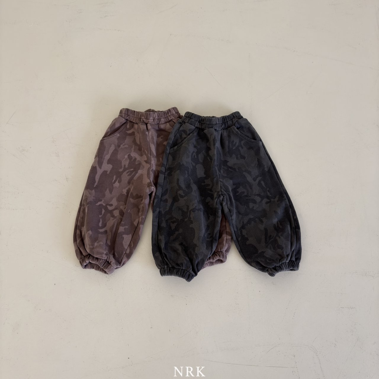 엔알케이-카모조거바지